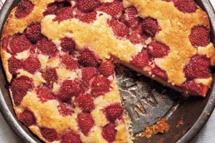 Martha Stewart Strawberry Cake​